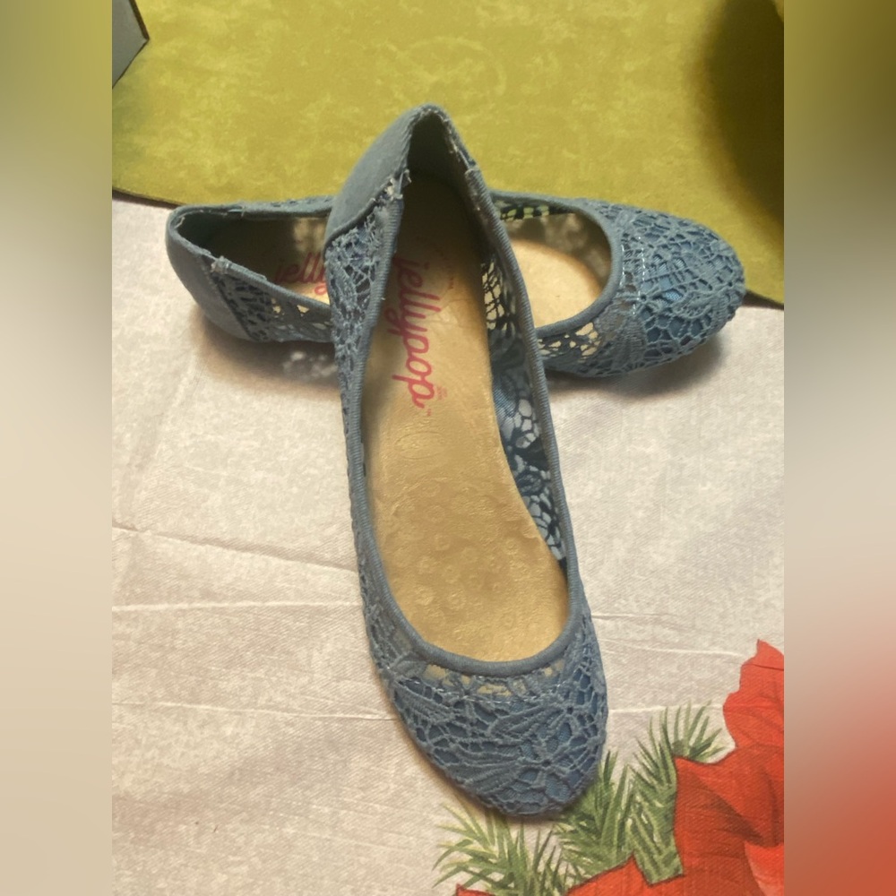 Comfortable shoes light blue.